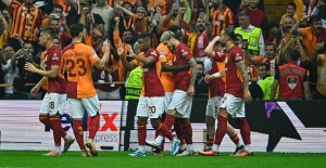 Galatasaray Seyircisi Önünde!